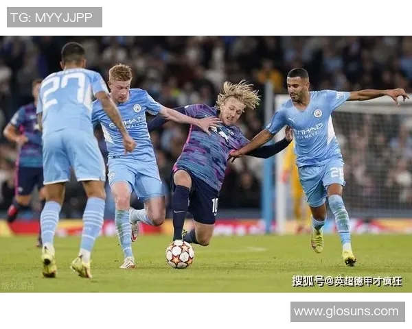 德甲精彩对决：里昂大胜曼联四球逆袭战术解析